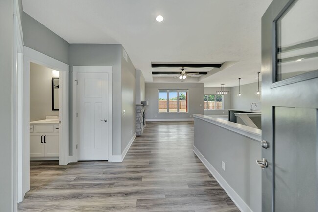 Building Photo - Beautiful Luxury Townhome