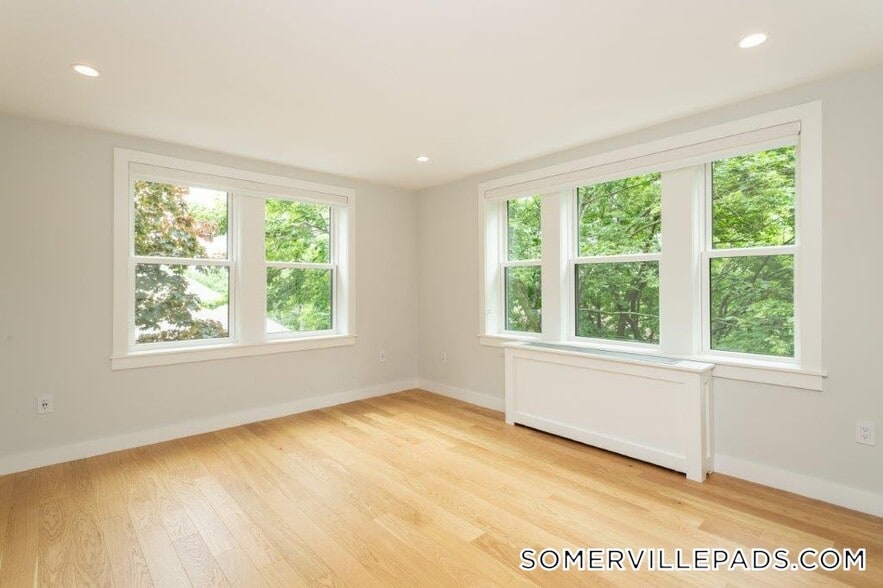 Building Photo - 123 Highland Ave