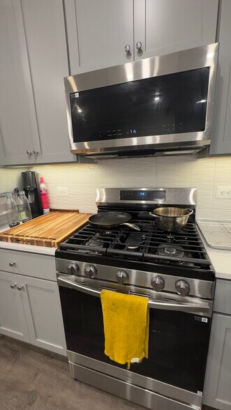 new stainless steel appliances (gas stove) - 3526 Margaret Jones Pl