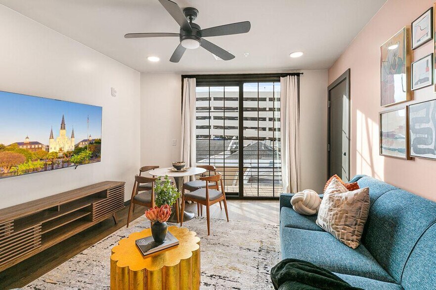 Building Photo - 611 Commerce St