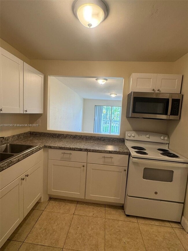 Building Photo - 15205 NE 6th Ave