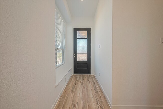 Building Photo - 5402 Holly Hvn Ct