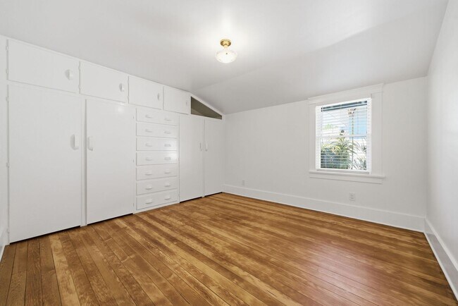 Building Photo - Remodeled Craftsman Single Family Home in Old Town Orange