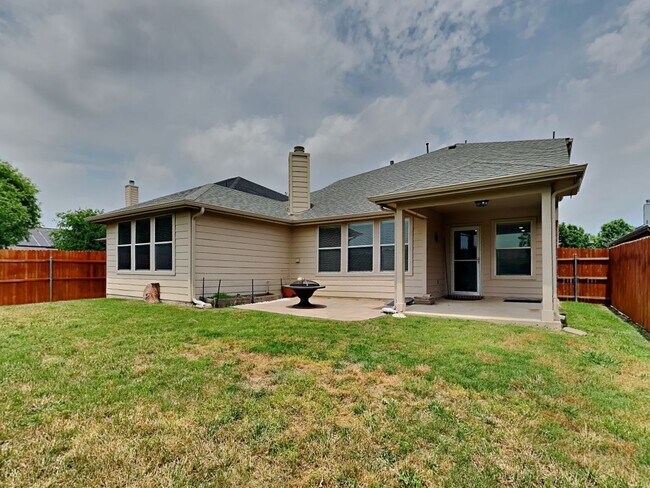 Building Photo - 9045 Trail Blazer Dr