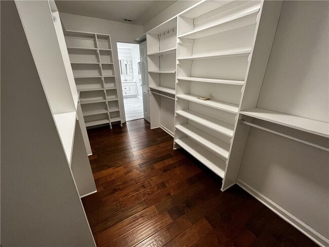 Building Photo - 2258 St Albans Pl
