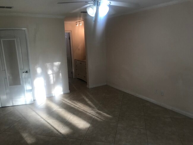 Building Photo - 900 Avenida De Leon