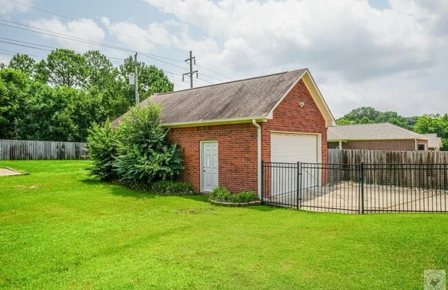 Building Photo - Beautiful, Spacious 4 bedroom Home for Rent!