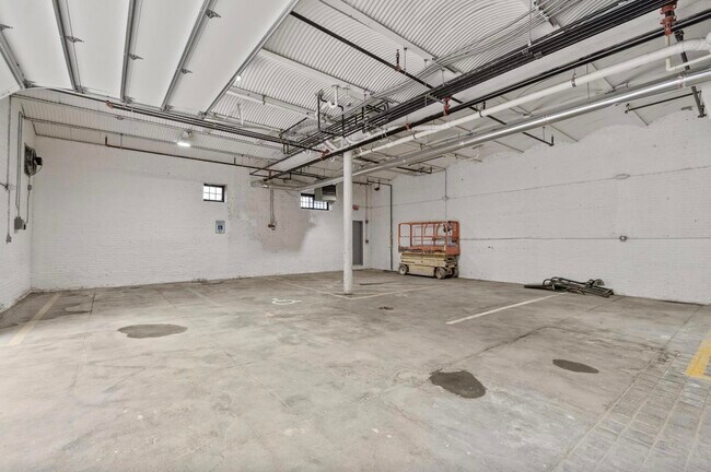 Building Photo - 21 W 20th St