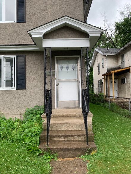 Building Photo - 307 Warren St