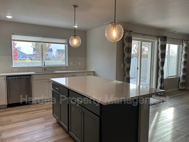 Building Photo - 7051 W Plateau Crk Dr