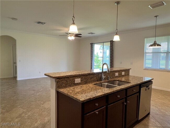 Building Photo - 2054 Minneola St