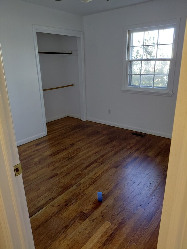 Building Photo - 117 Riverside Dr