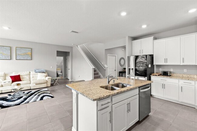 Building Photo - 16980 Oval Rum Dr