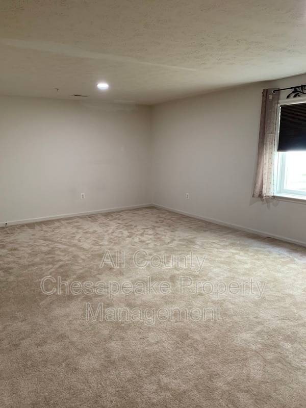 Building Photo - 303 Rustic Ct