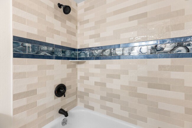Building Photo - 625 Manhattan Pl