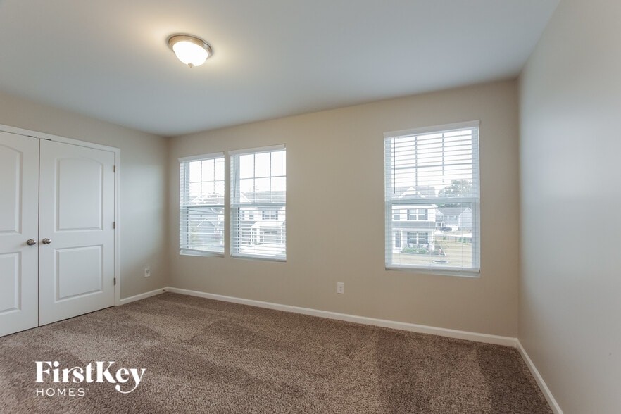 Building Photo - 4201 Bent Green Ln