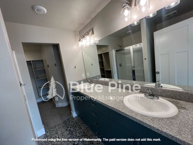 Building Photo - 359 N 3rd West St