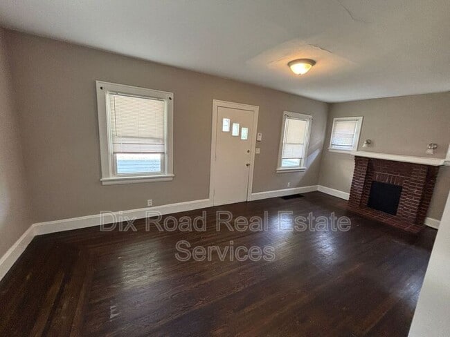 Building Photo - 3701 Iona Ave