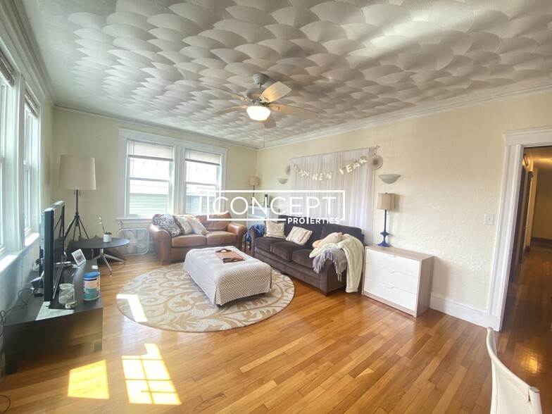 Building Photo - 66 Craigie St