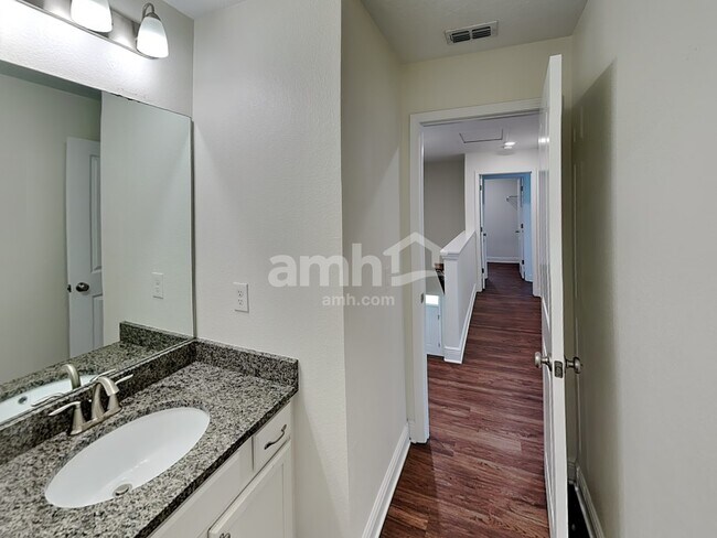 Building Photo - 761 Zarabrooke Ct