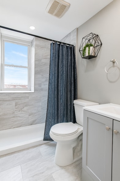 Building Photo - 1421 S Carey St