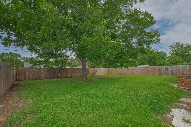 Building Photo - 423 Gammon Dr