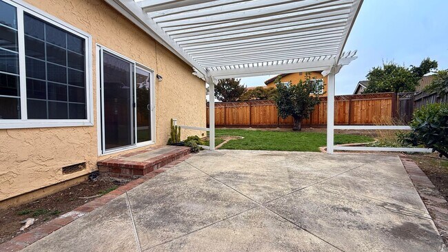 Building Photo - 7214 Chantilley Ct