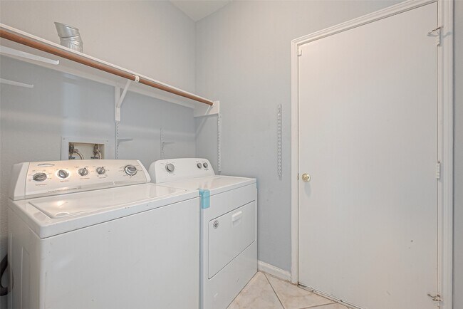 Building Photo - 9407 Demsey Mill Dr