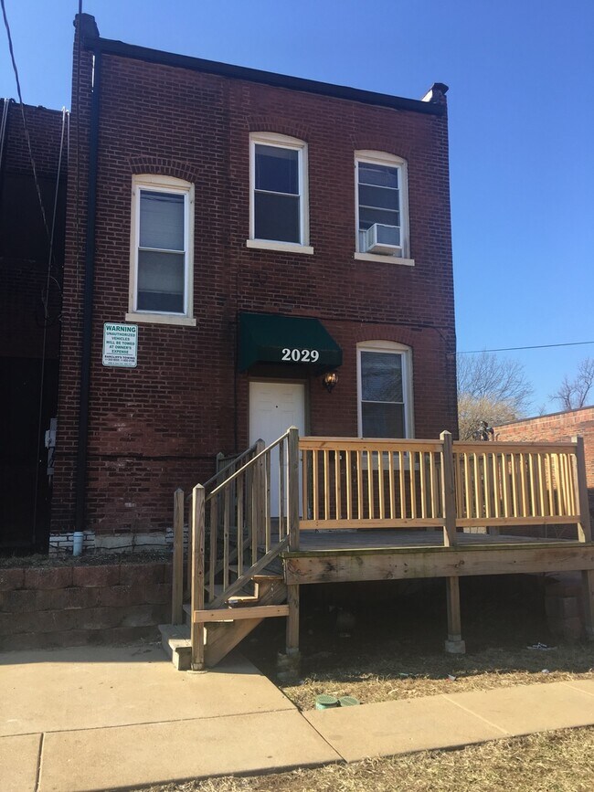 Building Photo - 2029 Russell Blvd