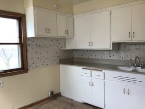 Building Photo - 3 Bedroom Single Family Home