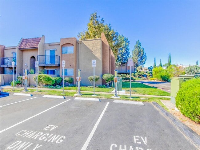 Building Photo - Woodlake
