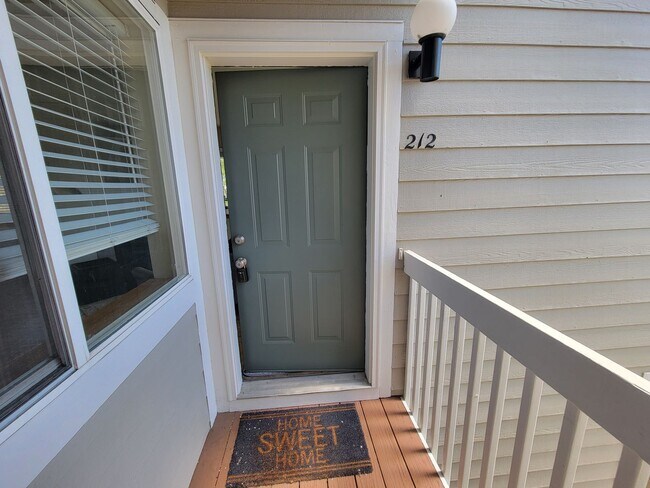 Building Photo - Adorable and Sunny One Bedroom Apartment near CU in Central Boulder