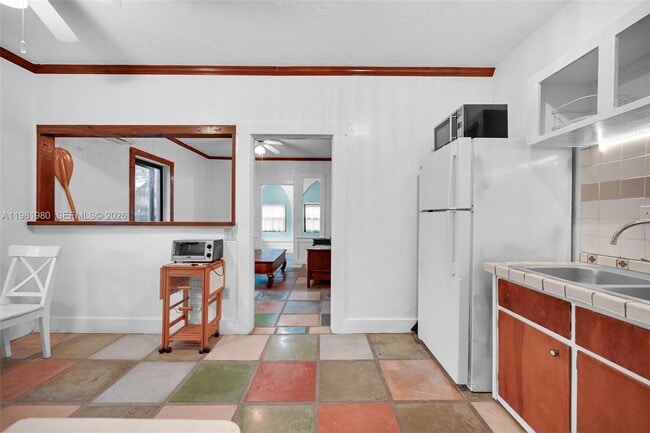 Building Photo - 528 NW 47th St