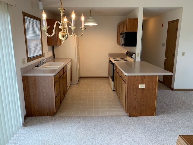 Building Photo - 1231 N Sunnyslope Dr