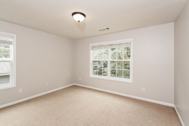 Building Photo - 6292 Colonial Vw
