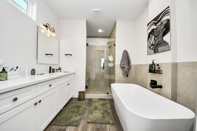 Building Photo - 3905 B Pinemont Dr