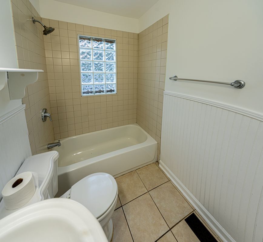 Building Photo - 1015 Avondale Ave SE