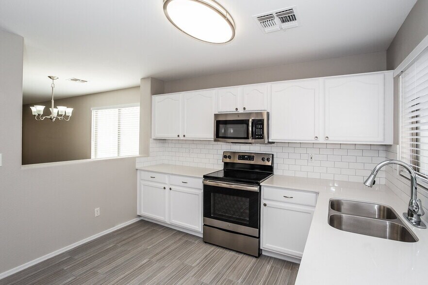 Building Photo - 9246 N 86th Ave
