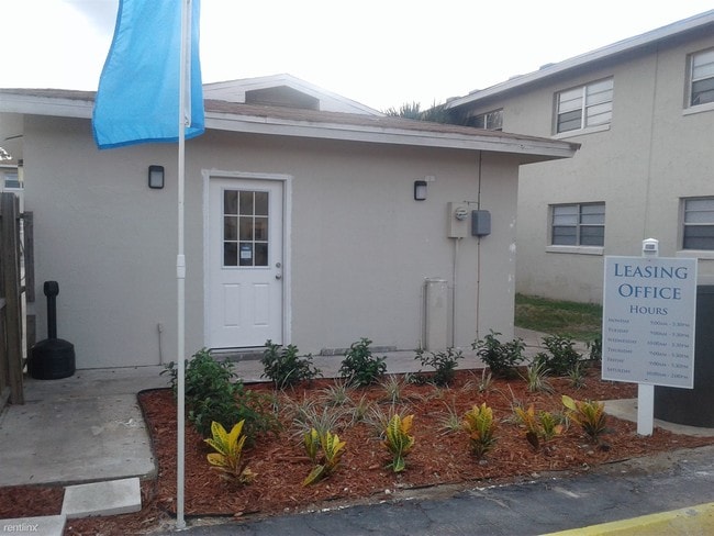 Building Photo - 460 Brentwood Dr