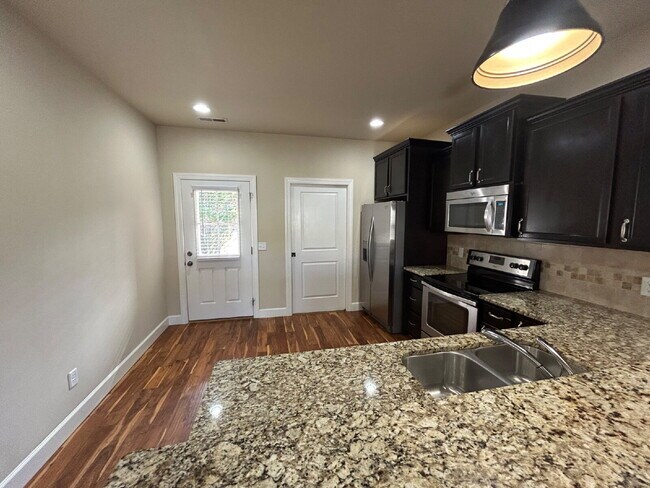Building Photo - 2 BD 2BA Apartment in Cooper Square For Rent!
