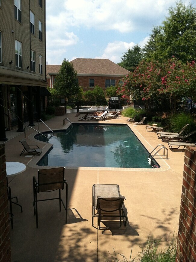 Building Photo - 730 Walker Square