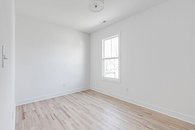 Building Photo - 2224 Perry St