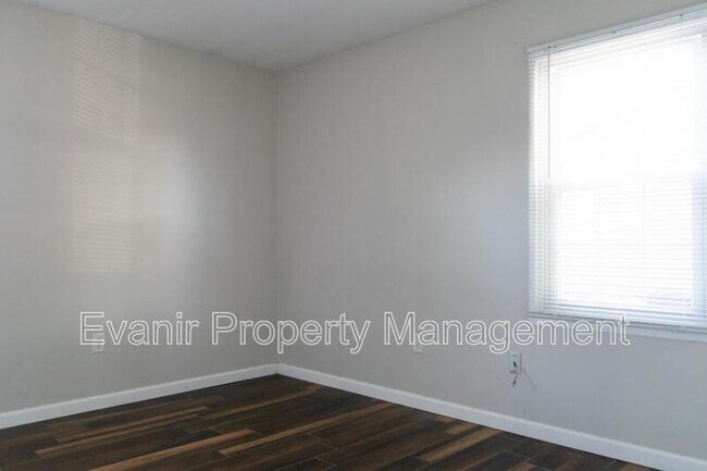 Building Photo - 1240 Berwald Dr