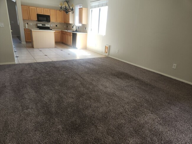 Building Photo - Immaculate Golf Community Home