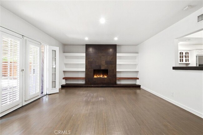 Building Photo - 524 E Ghent St