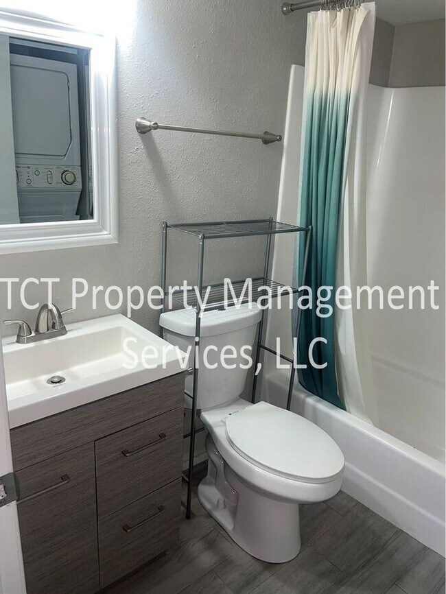 Building Photo - Updated Townhome in the heart of Chandler