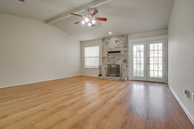 Building Photo - 9805 Briar Ridge Dr