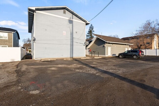 Building Photo - 2914 N Hogan St