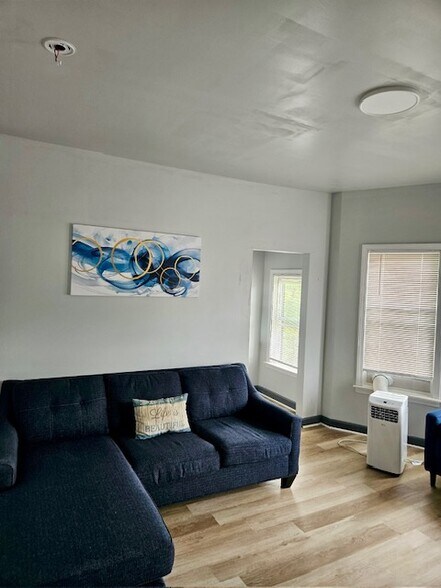 Living Room 3 - 6073 Linwood St