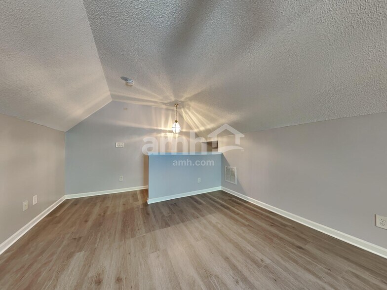 Building Photo - 4614 Sahalee Ln